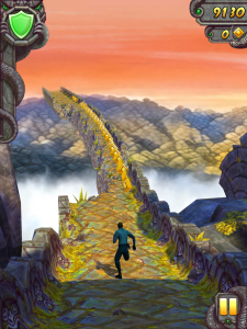 Screenshort fra Temple Run 2 - vejen bugter sig og der er mønter på